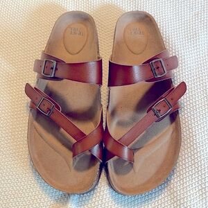 Time and Tru women’s sandals
